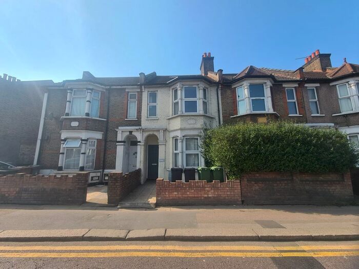 3 Bedroom Maisonette To Rent In Blackhorse Lane, London, E17