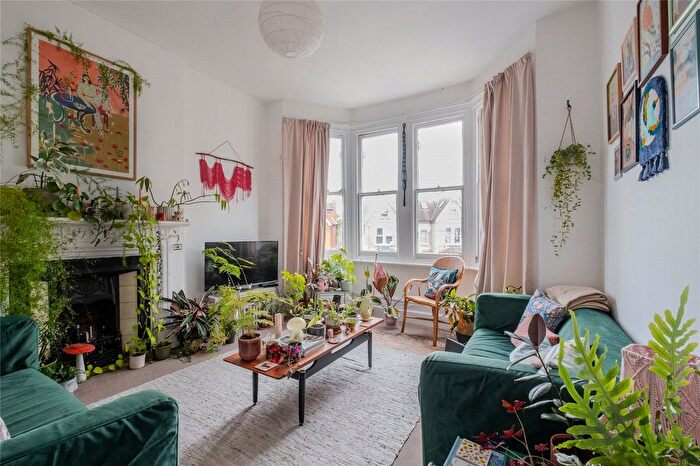 2 Bedroom Flat To Rent In Oakdale Road, Streatham, London, SW16