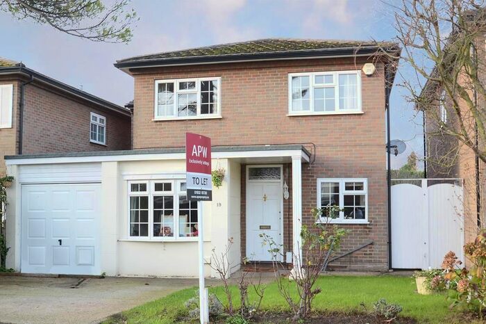4 Bedroom Detached House To Rent In Rembrandt Way, Walton On Thames, KT12