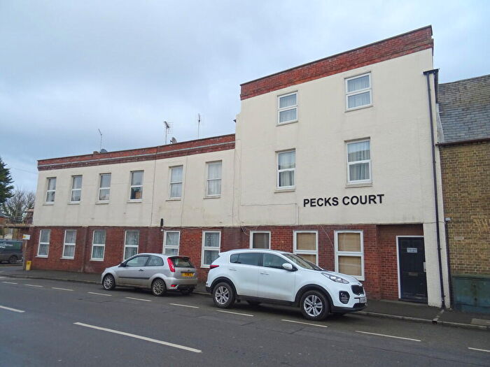 1 Bedroom Flat To Rent In Pecks Court, High Street, Chatteris, Cambs., PE16