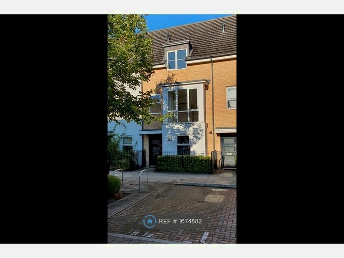 4 Bedroom Terraced House To Rent In Whale Avenue, Reading, RG2