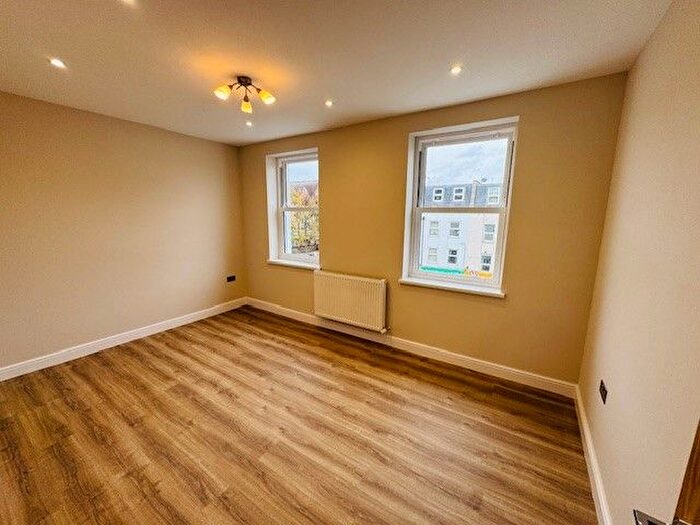 3 Bedroom Maisonette To Rent In Bethnal Green Road, Bethnal Green, E2