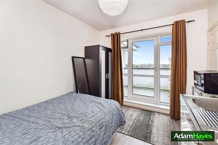 Studio To Rent In The Grange Estate, East Finchley, N2