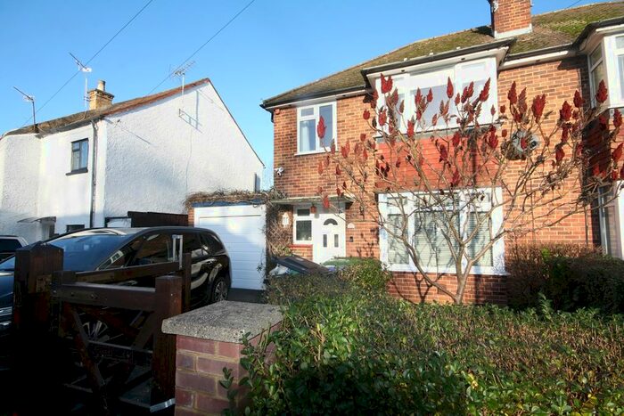 3 Bedroom Semi-Detached House To Rent In Coopers Row, Iver SL0