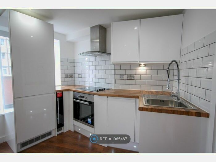 2 Bedroom Flat To Rent In Carlton Square, Carlton, Nottingham, NG4