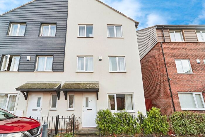 4 Bedroom Semi-Detached House For Sale In Oaklands Close, Gipton, Leeds, LS8