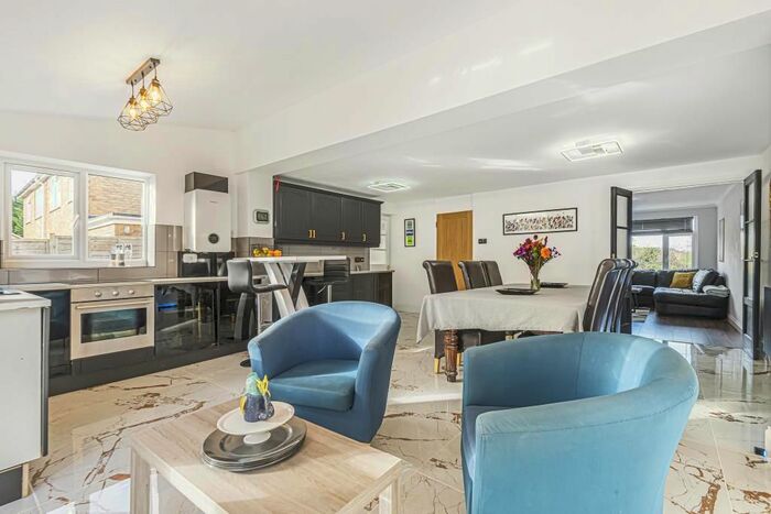 3 Bedroom Semi-Detached House For Sale In Broughton, Oxfordshire, OX15