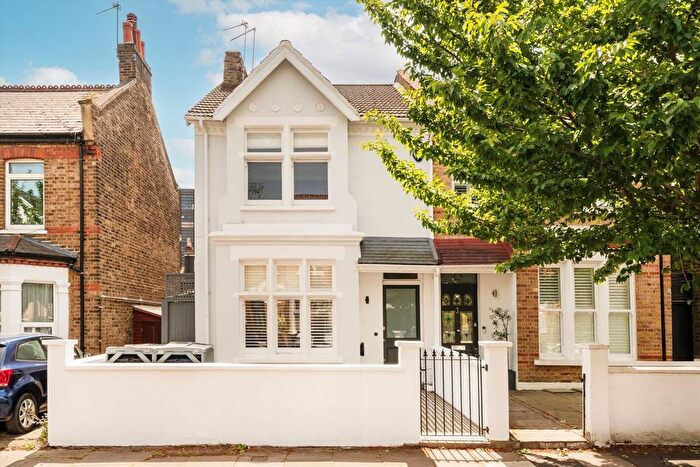 4 Bedroom Semi-Detached House To Rent In Albany Road, West Ealing, W13