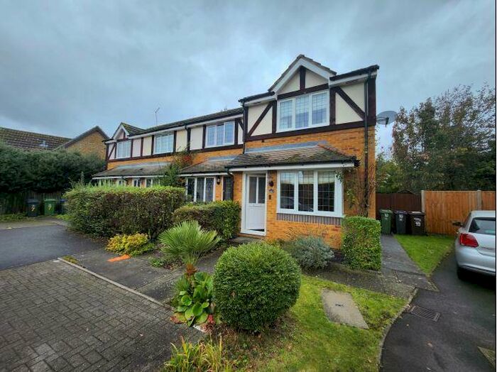 2 Bedroom End Of Terrace House To Rent In West End, Surrey, GU24