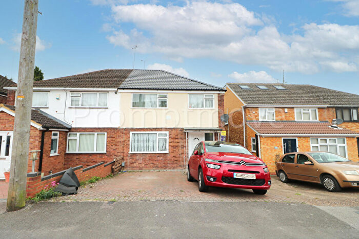 3 Bedroom Semi-Detached House To Rent In Hayhurst Road Luton, LU4