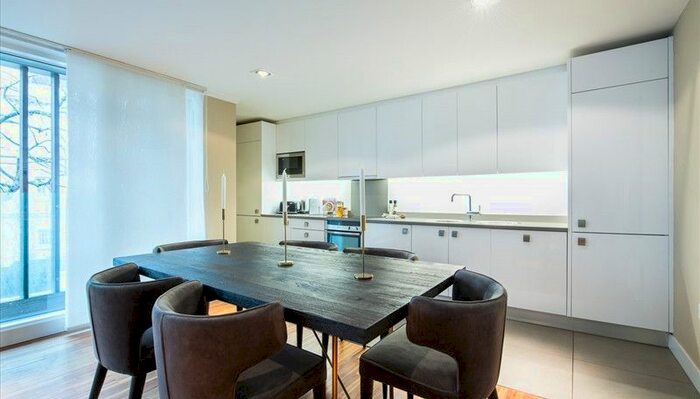 2 Bedroom Flat To Rent In Fulham Road, Chelsea, SW3