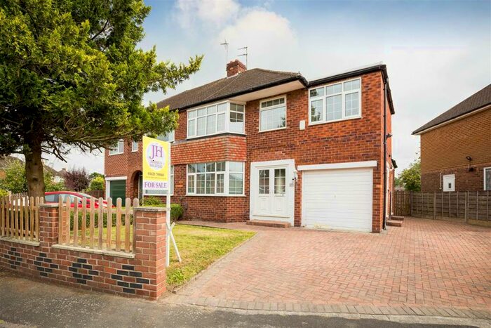 4 Bedroom Semi-Detached House To Rent In Ullswater Road, Handforth, Wilmslow, SK9