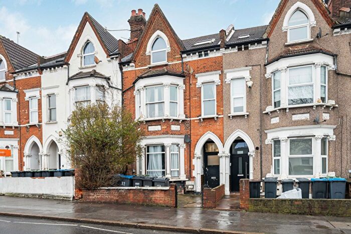 2 Bedroom Flat For Sale In South Norwood Hill, London, SE25
