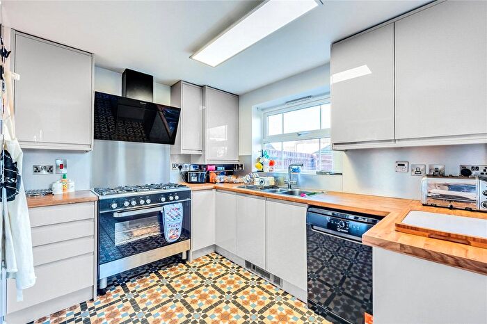 5 Bedroom Detached House To Rent In Ashmead Road, Bedford, Bedfordshire, MK41
