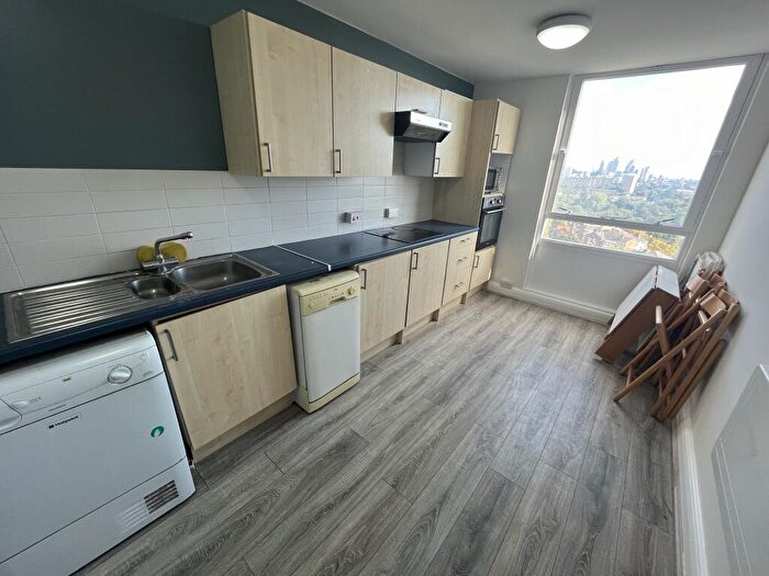 2 Bedroom Apartment To Rent In Eagle Heights, Battersea, SW11