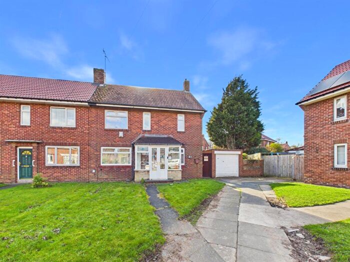 3 Bedroom Semi Detached House For Sale In Zetland Drive, Whitley Bay, NE25