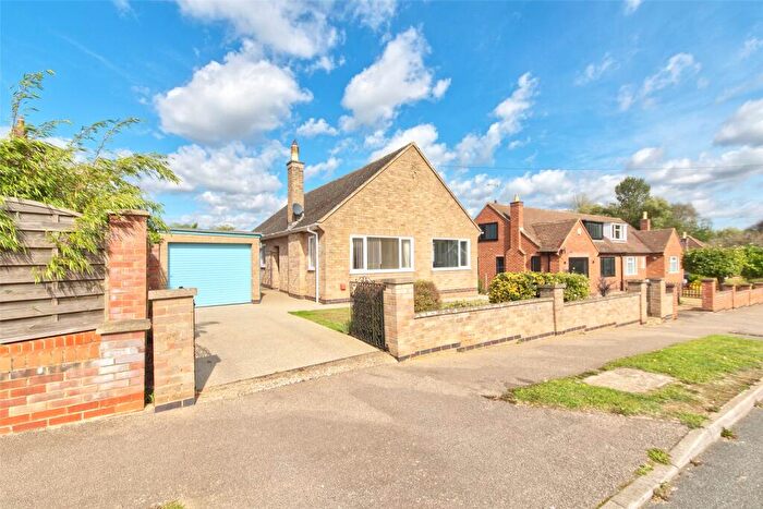3 Bedroom Bungalow For Sale In Ise Road, Kettering, Northamptonshire, NN15