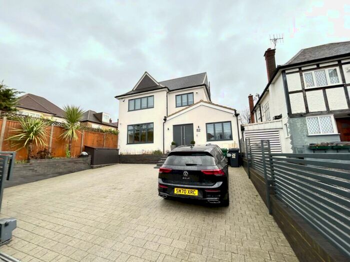 4 Bedroom Detached House To Rent In Broadfields Avenue, Edgware, Greater London, HA8