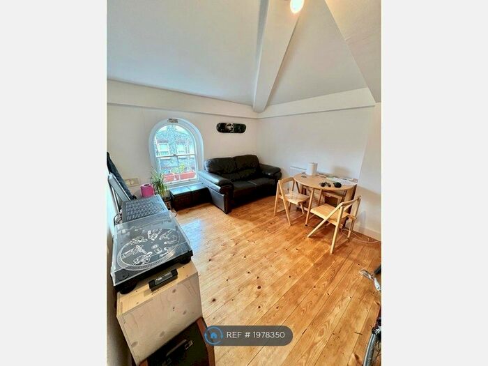 2 Bedroom Flat To Rent In Stamford Grove West, London, N16