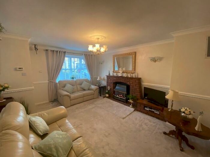 4 Bedroom Detached House For Sale In Lindisfarne Road, Ashton-under-Lyne, OL7