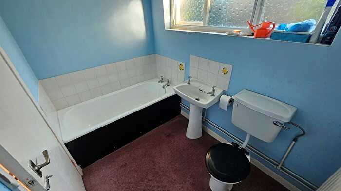 2 Bedroom Detached Bungalow For Sale In Waveney Crescent, Earsham, Bungay, NR35