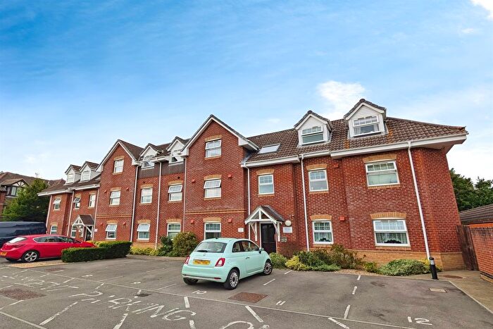 2 Bedroom Flat To Rent In Parjoy House, SO50