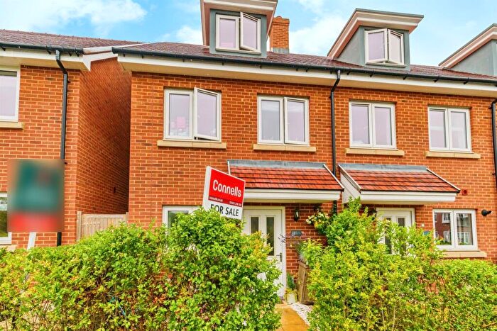 3 Bedroom Town House For Sale In Hoppers Brook, Faygate, Horsham, RH12