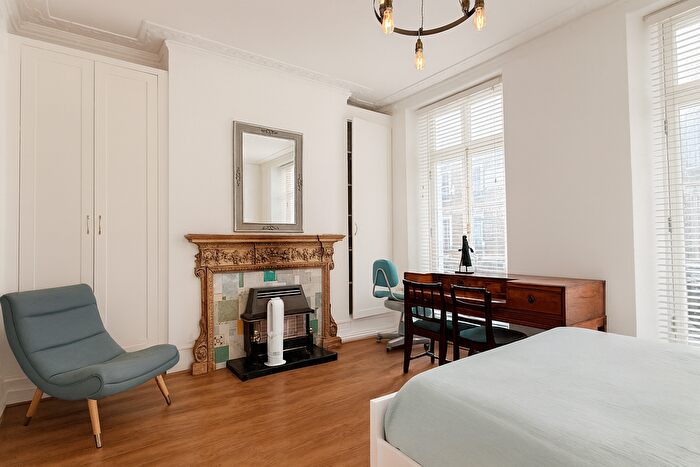 Studio To Rent In Beauchamp Place, London, SW3