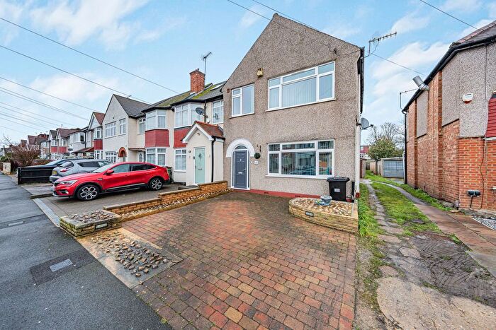 3 Bedroom End Terrace House For Sale In Richmond Avenue, Hillingdon, Middlesex, UB10