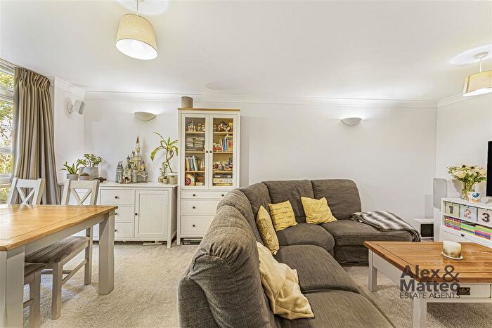 2 Bedroom Flat For Sale In Grantham Court, Canada Water, SE16