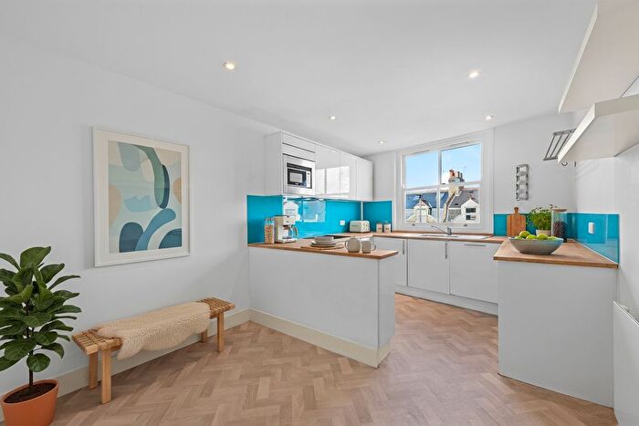 3 Bedroom Flat To Rent In Lower Richmond Road, West Putney, SW15