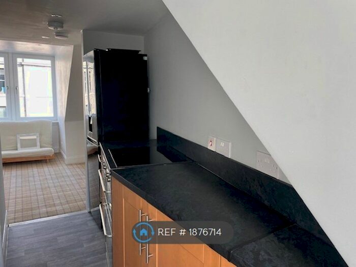Studio To Rent In Top Floor Right, Aberdeen, AB25