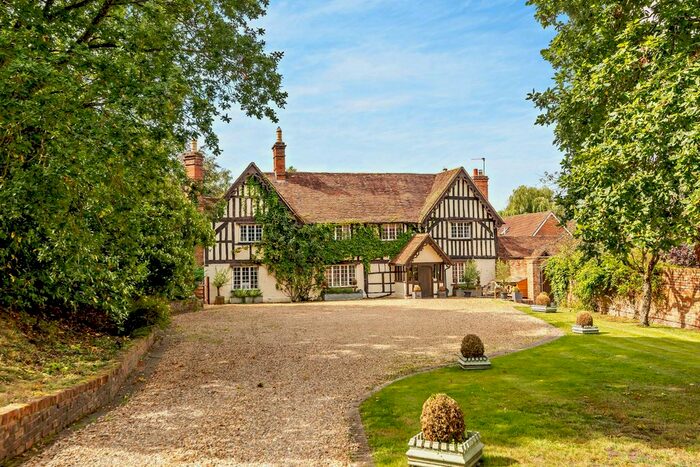 6 Bedroom Detached House For Sale In Sulhamstead, Reading, RG7