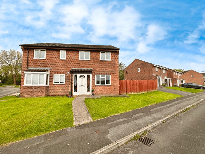 3 Bedroom Semi-Detached House For Sale In Blagrove Close, Street, BA16