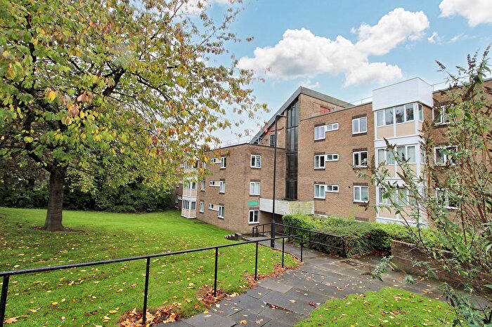 2 Bedroom Flat For Sale In Hadrian Court, Garth Thirtythree, Killingworth, Newcastle Upon Tyne, NE12
