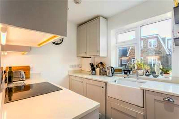 1 Bedroom Flat To Rent In Dafforne Road, SW17