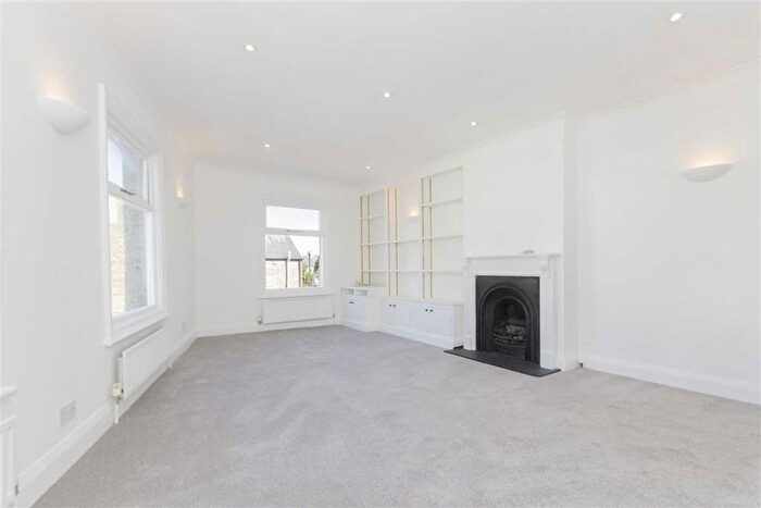 1 Bedroom Flat To Rent In York Road, Teddington, TW11