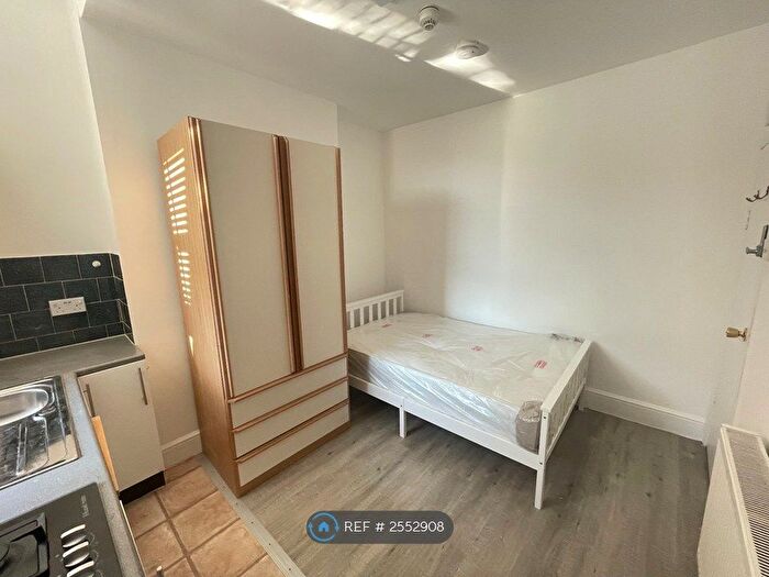 Studio To Rent In Percy Road, London, W12