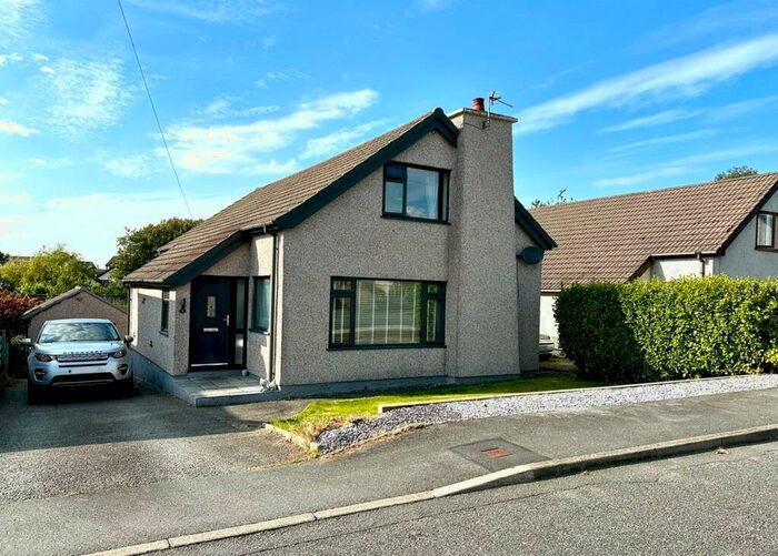 4 Bedroom Bungalow For Sale In Lon Y Wennol, Llanfairpwll, Isle Of Anglesey, LL61