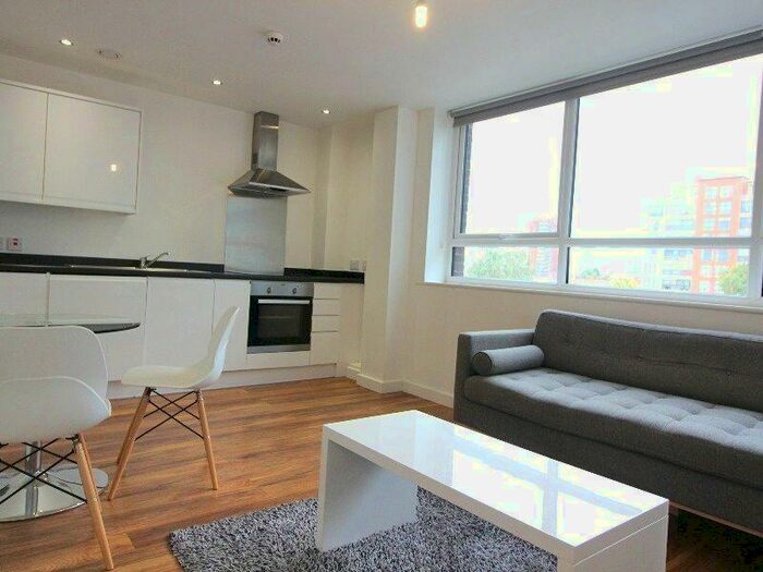 1 Bedroom Apartment To Rent In Grove House, Old Trafford, Manchester, M16
