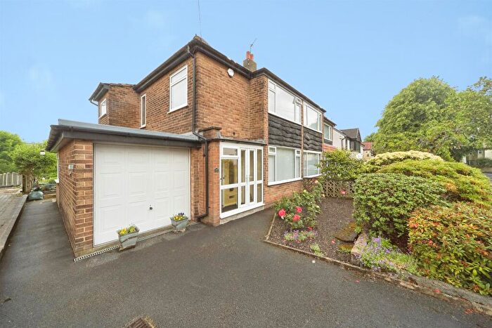 3 Bedroom Semi-Detached House For Sale In Lynnwood Gardens, Pudsey, LS28
