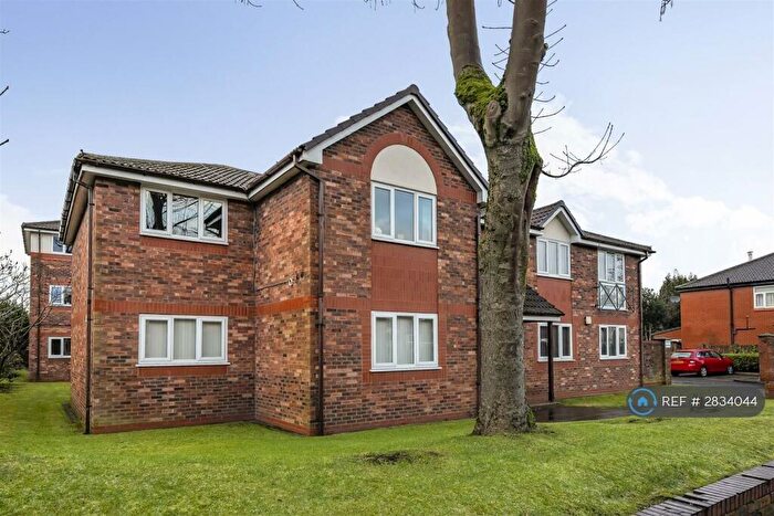2 Bedroom Flat To Rent In Bury New Road, Manchester, M25
