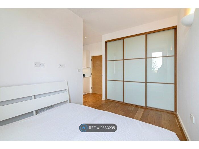 1 Bedroom Flat To Rent In Channelsea House, London, E15