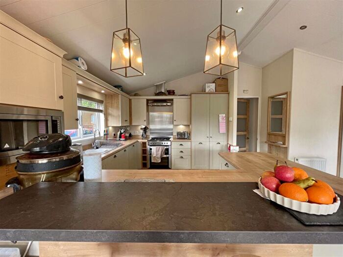 2 Bedroom Mobile Home For Sale In Carters Road, Ryde, PO33