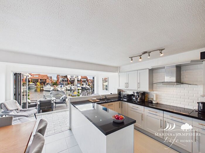 3 Bedroom Town House For Sale In Newlyn Way, Portsmouth, PO6