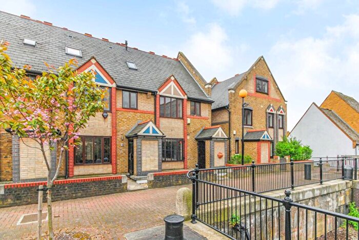 3 Bedroom House For Sale In Discovery Walk, Wapping, London, E1W