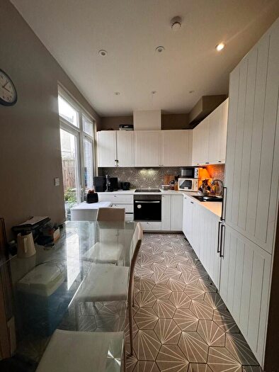 Flat To Rent In Fernbrook Crescent, London, SE13