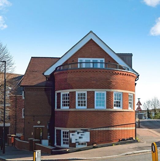 1 Bedroom Flat To Rent In Queen Annes Place, Enfield, London, EN1