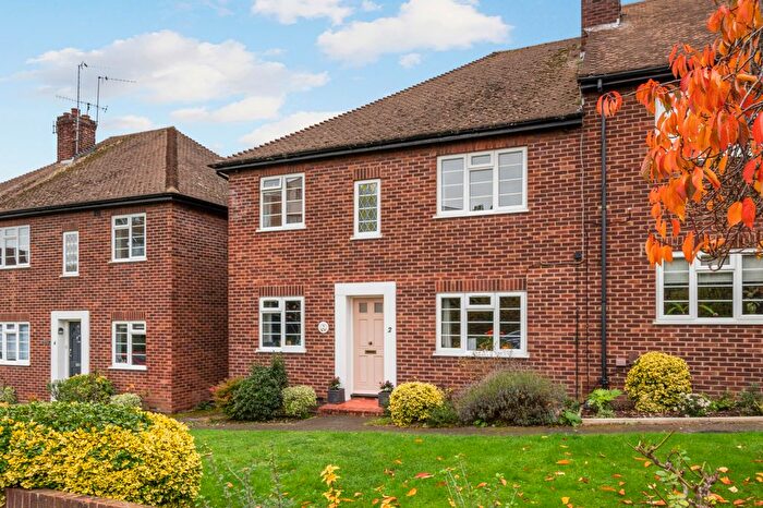 2 Bedroom Maisonette For Sale In Spencer House, Church Hill Road, Surbiton, KT6