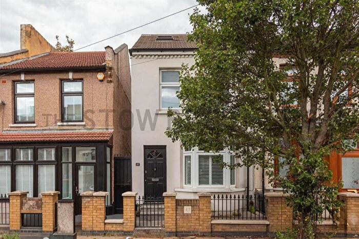 3 Bedroom House To Rent In Studley Road, Forest Gate, London, E7